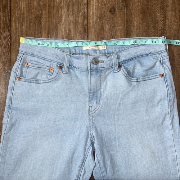 LEVI’S Mid Rise Boyfriend Light Wash - Picture 4 of 11